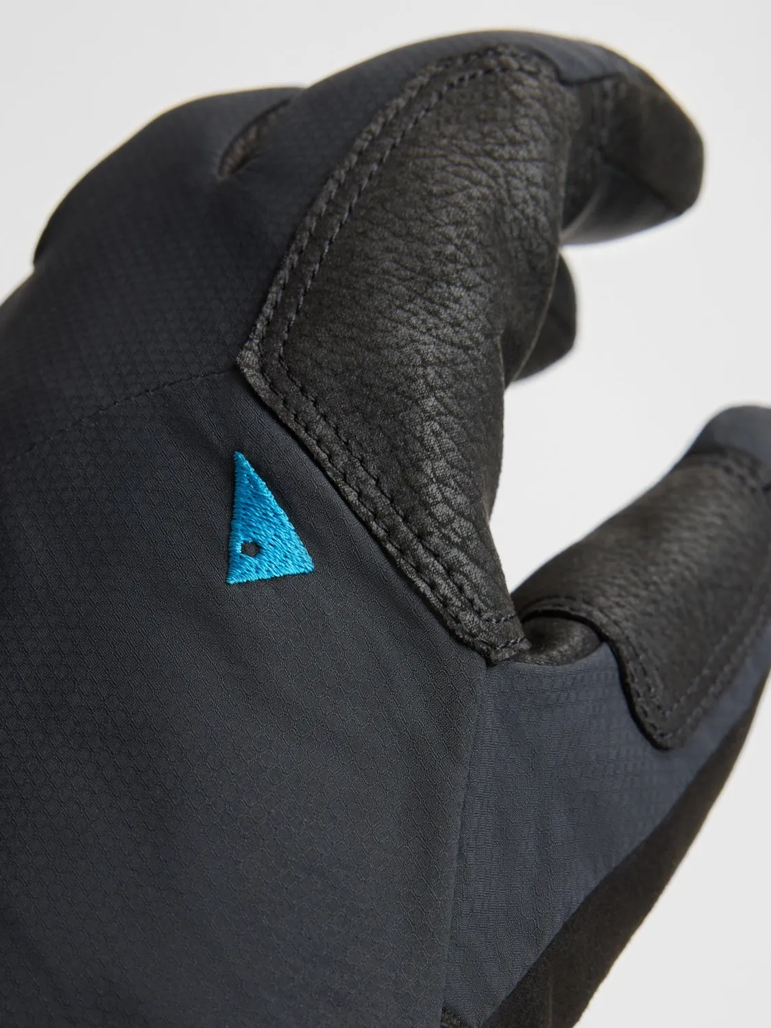 Kvaser Black Gloves - Enhanced Grip and Durability