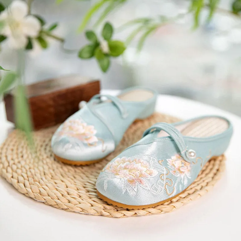 Vintage Chinese Style Flower Embroidered Shoes Slippers