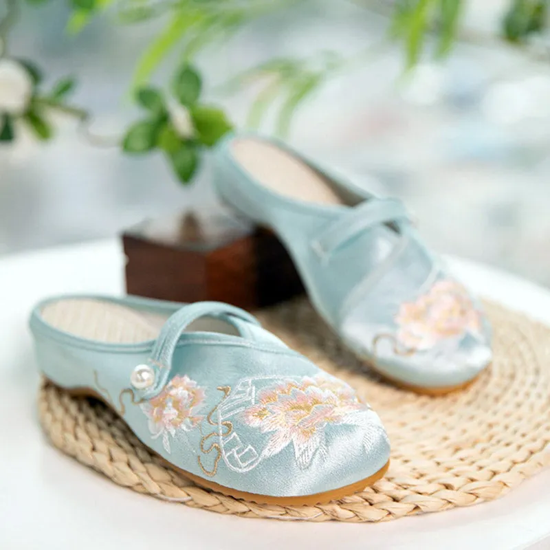 Vintage Chinese Style Flower Embroidered Shoes Slippers