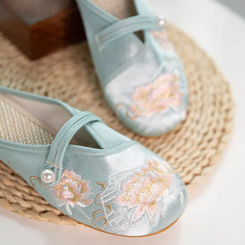 Vintage Chinese Style Flower Embroidered Shoes Slippers