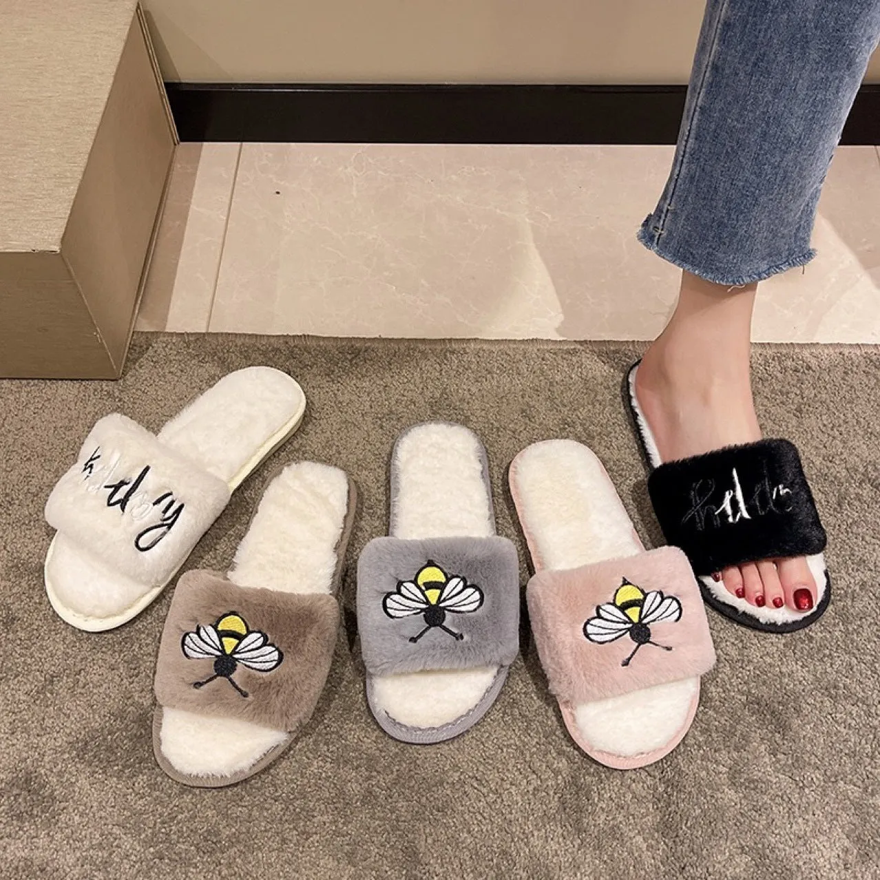 Women's Bee Embroidered Plush Slippers